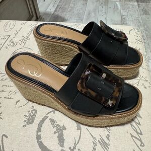 Brand new wedge. Never used ( 7 1/2)